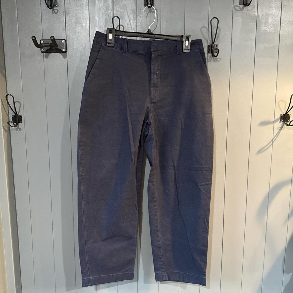 Navy straight leg khaki trousers with a relaxed fit #chinos #menswear